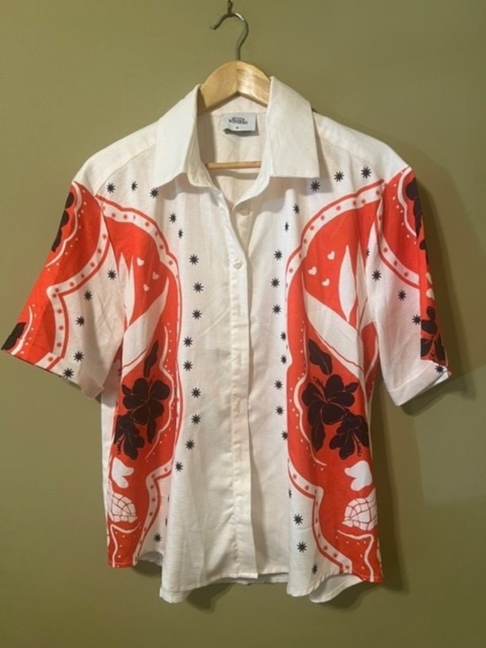 Seven Wonders Cream Red Black Floral Star Graphic Button Up Shirt Womens Medium
